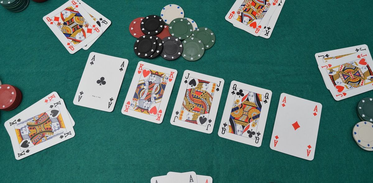 Happy Casino کیسینو میں پوکر گیمز